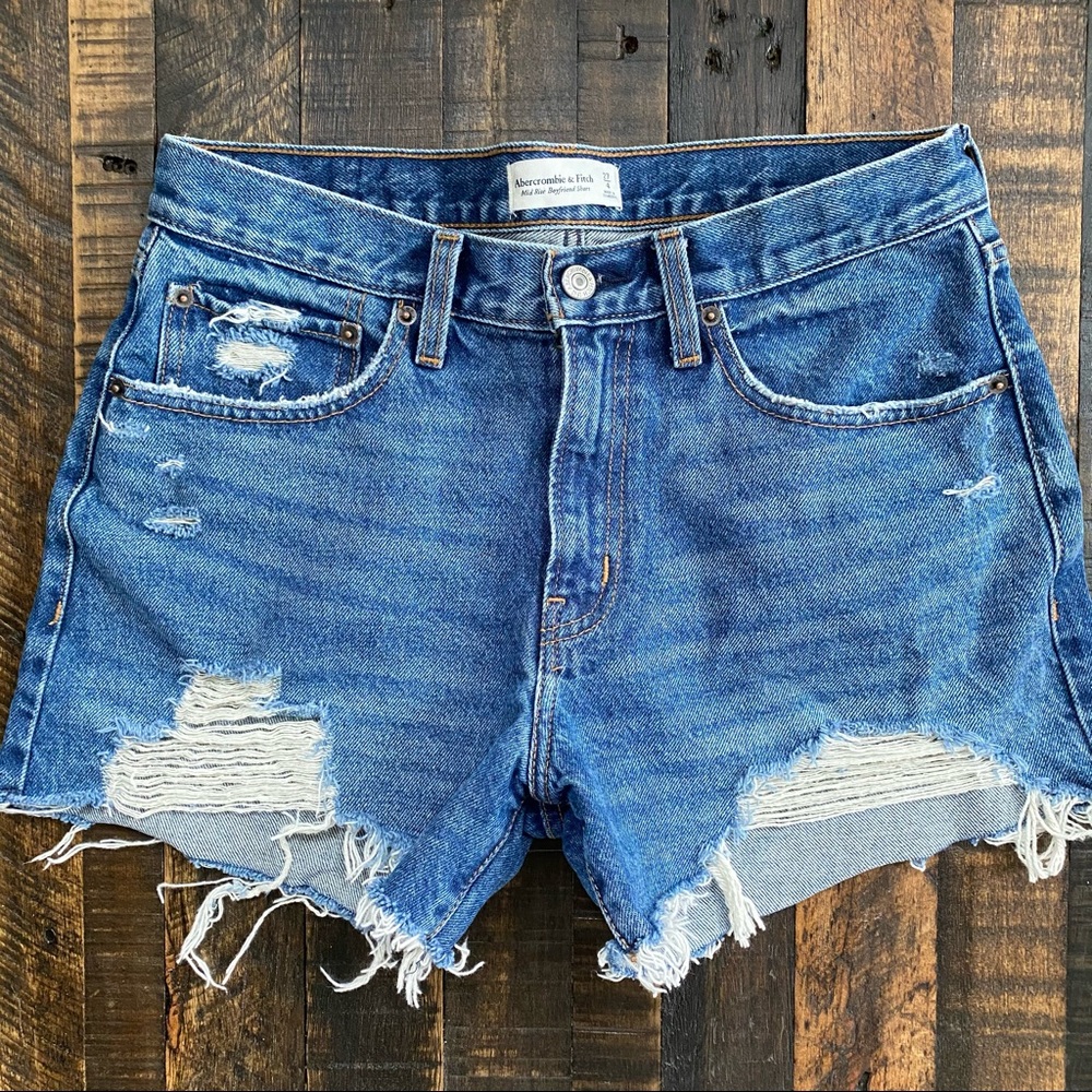 Abercrombie & Fitch Mid Rise Boyfriend Shorts